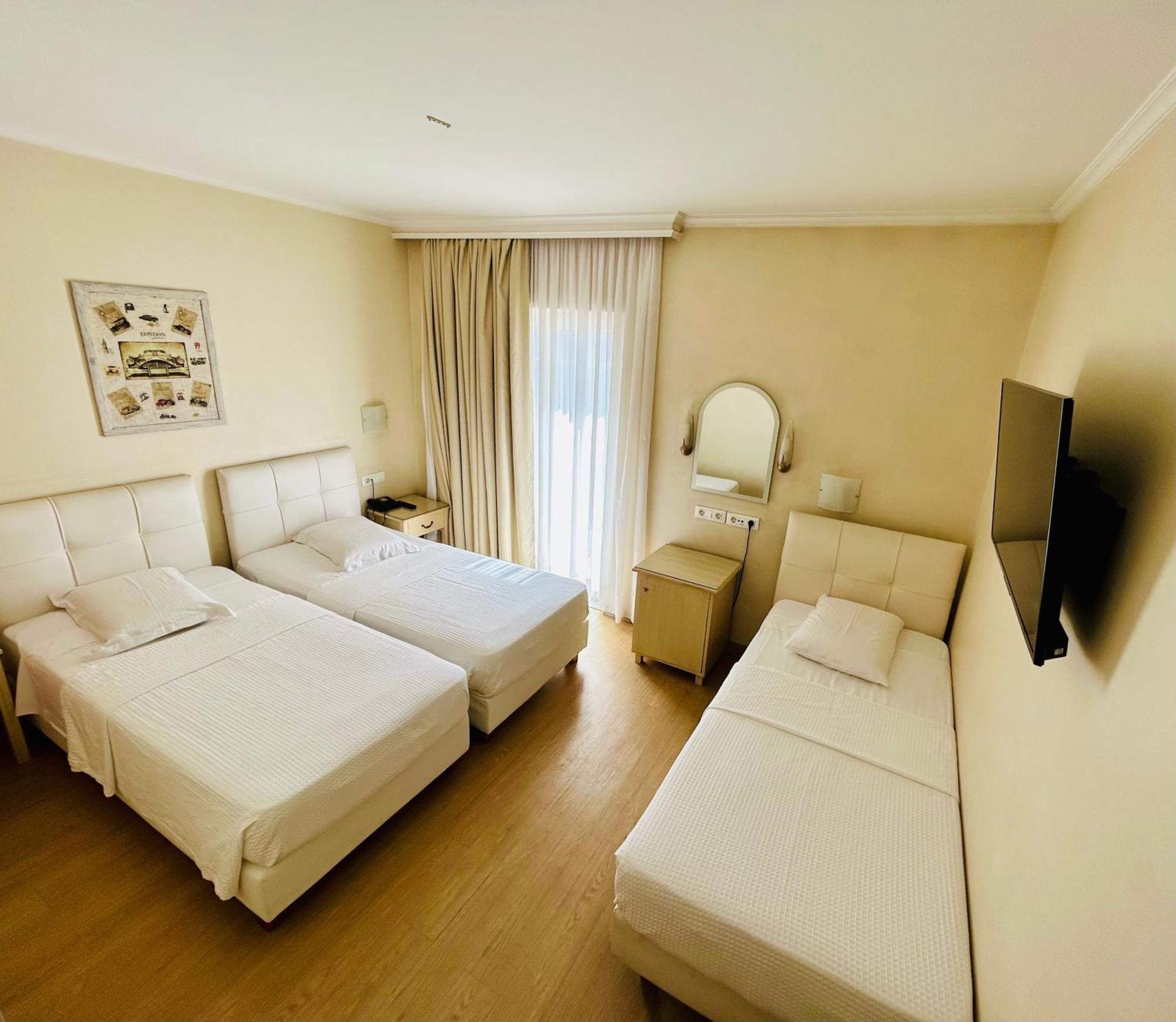 Triple Room
